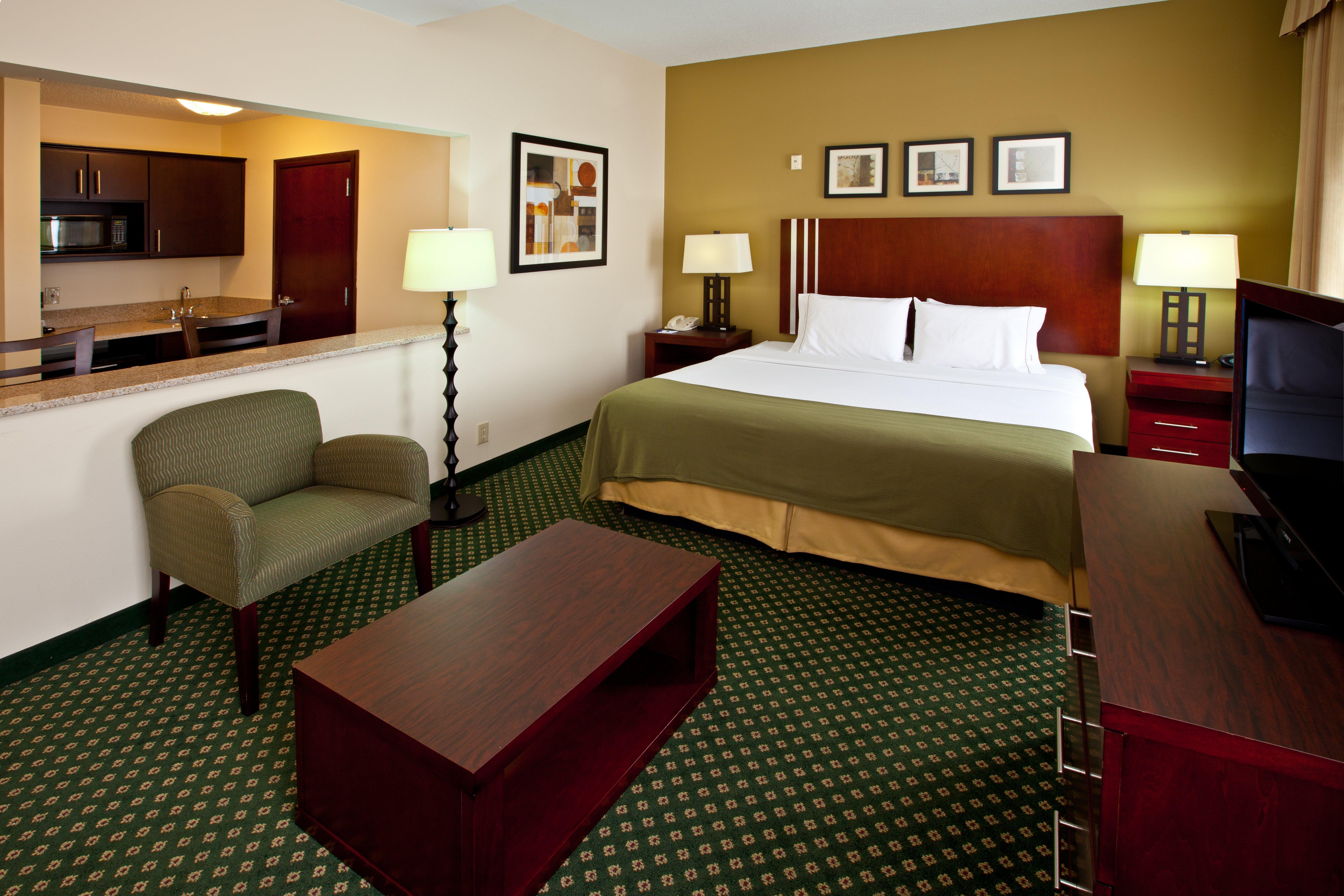 Holiday Inn Express & Suites Indianapolis - East By Ihg Exterior photo