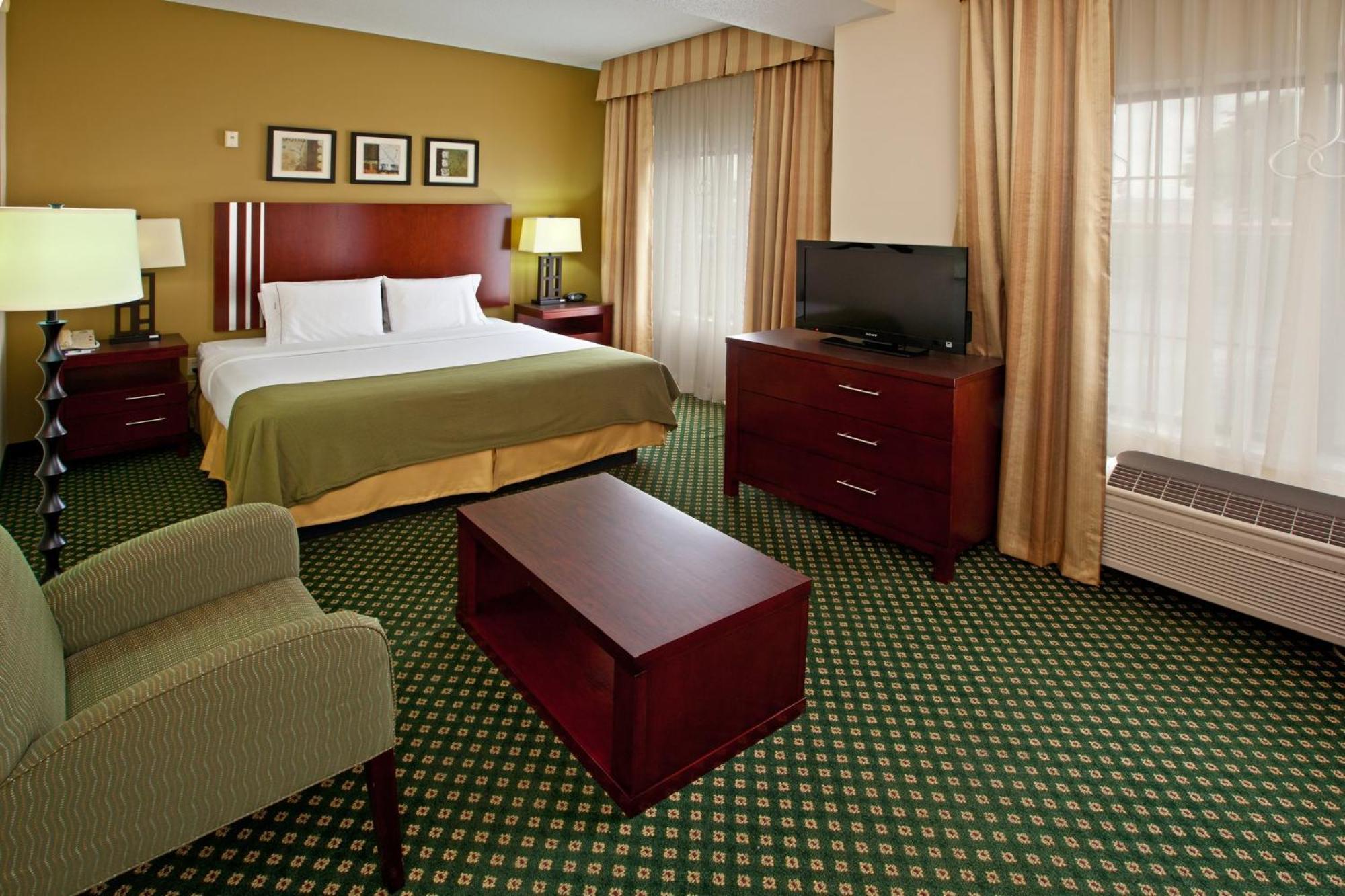 Holiday Inn Express & Suites Indianapolis - East By Ihg Exterior photo